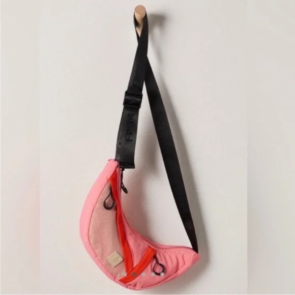 Free People FP Movement Nothing But Net Sling Bag NWT - Picture 1 of 7